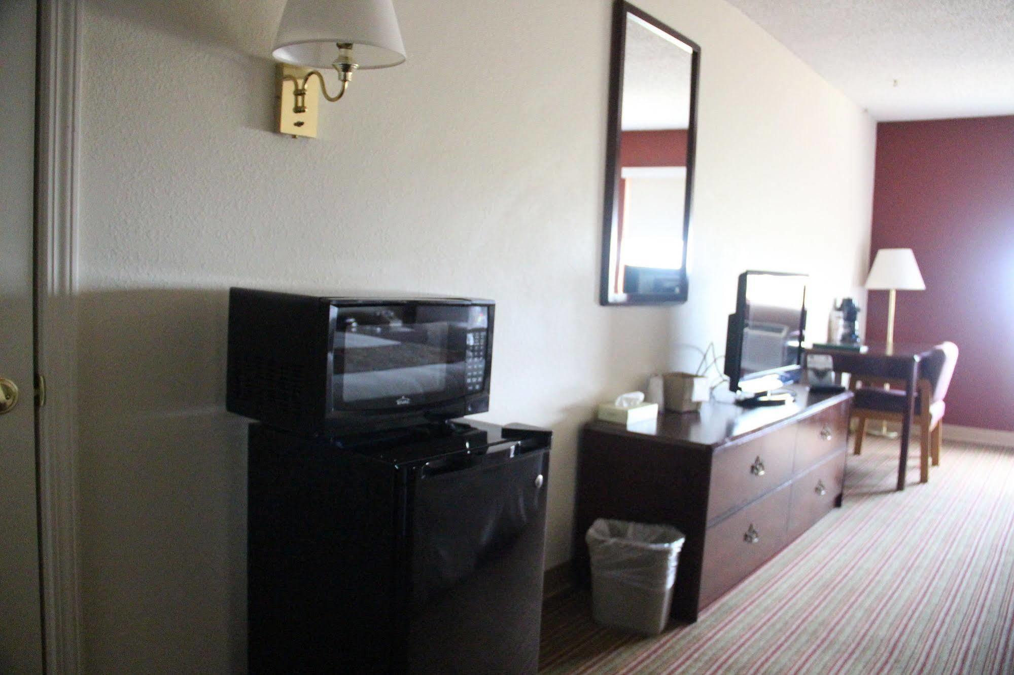Lake House Hotel Osage Beach Bagian luar foto